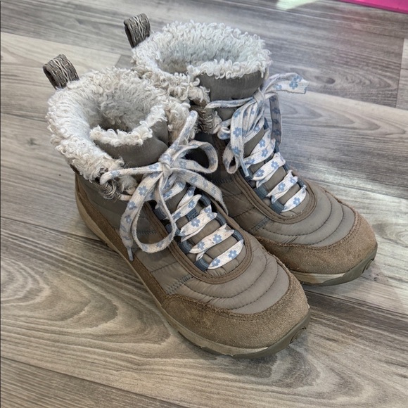 Merrell Brown and Gray Ankle Boots with Star Laces 8.5 - Picture 1 of 7